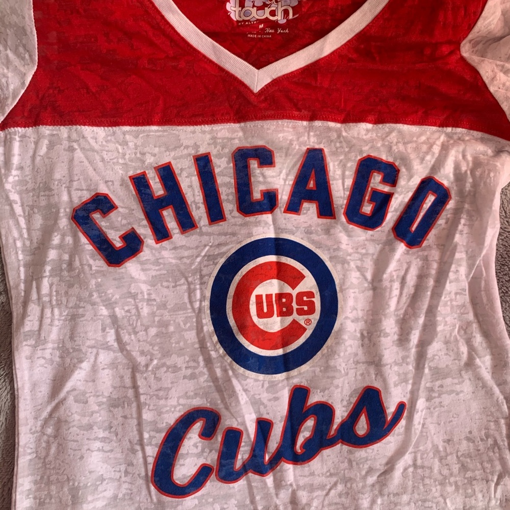 Chicago Cubs women’s shirt medium
